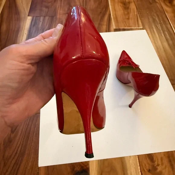 Manolo Blahnik Vibrant Red Heels - Picture 4 of 10